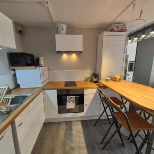Studio cabine secteur marché avec terrasse!