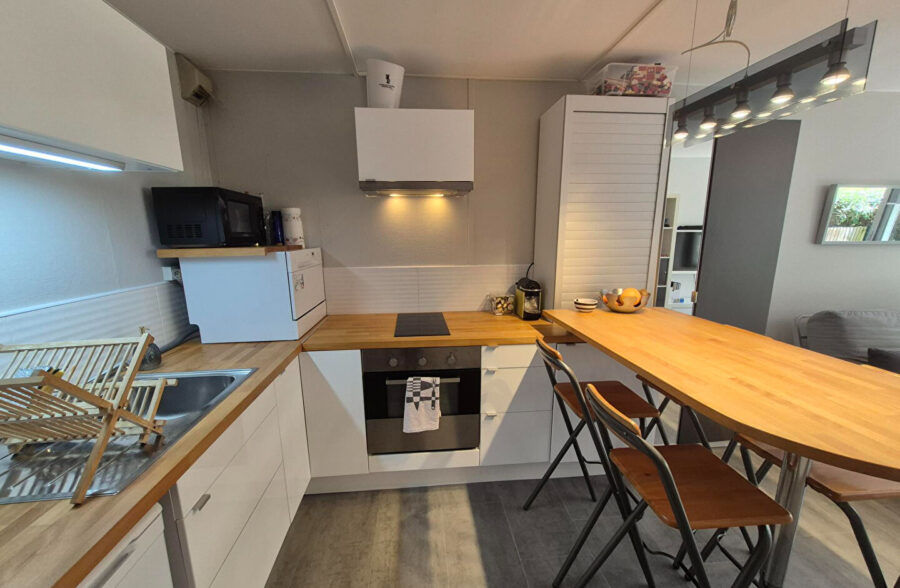Studio cabine secteur marché avec terrasse!