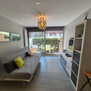Studio cabine secteur marché avec terrasse!