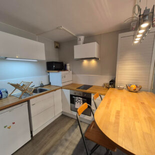 Studio cabine secteur marché avec terrasse!