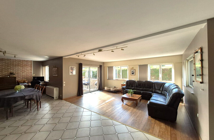 Plain pied individuel 4 chambres, jardin, garages
