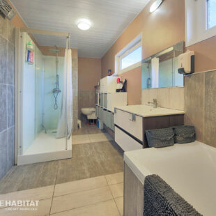 Plain pied individuel 4 chambres, jardin, garages