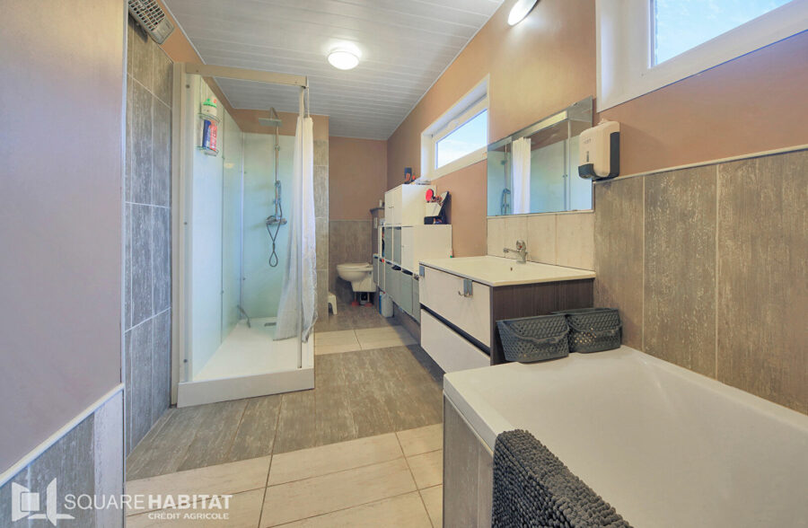 Plain pied individuel 4 chambres, jardin, garages