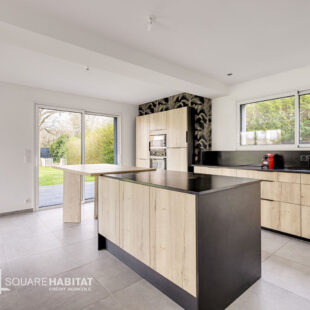 Maison  6 pièce(s) 175 m2  Sous compromis 