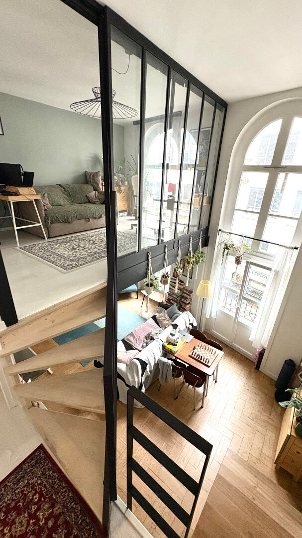 SUPERBE DUPLEX  AVEC UNE CHAMBRE ET UN BUREAU,PLEIN CENTRE VILLE – PROXIMITE GRAND PLACE