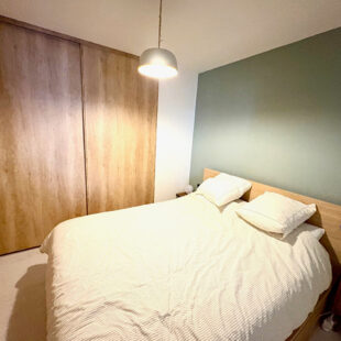 SUPERBE DUPLEX  AVEC UNE CHAMBRE ET UN BUREAU,PLEIN CENTRE VILLE – PROXIMITE GRAND PLACE