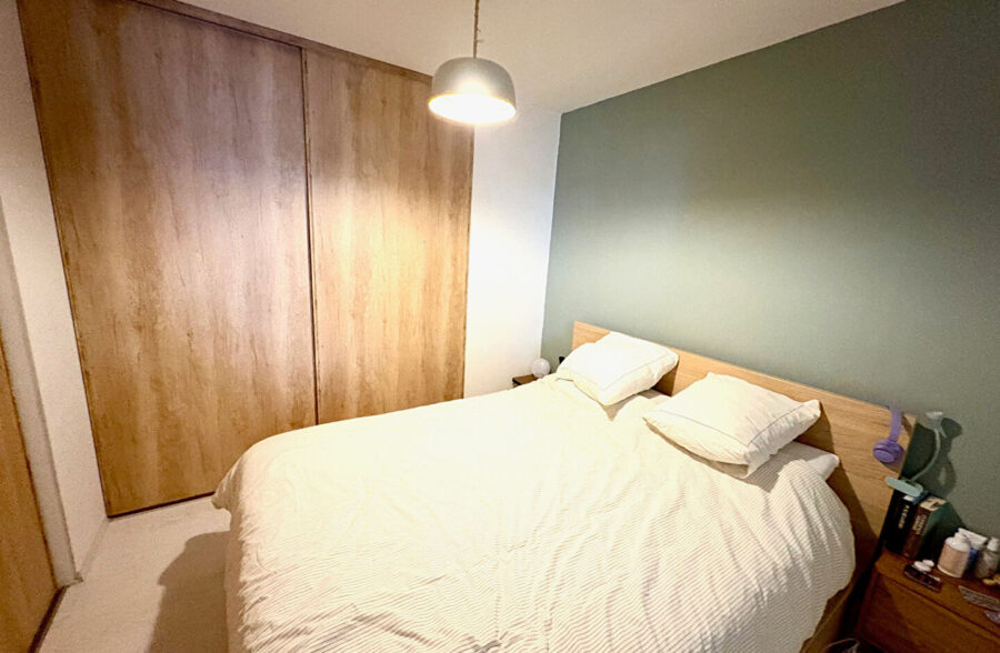 SUPERBE DUPLEX  AVEC UNE CHAMBRE ET UN BUREAU,PLEIN CENTRE VILLE – PROXIMITE GRAND PLACE