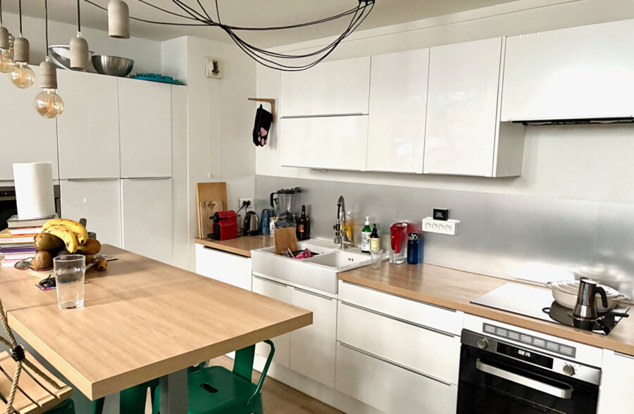 SUPERBE DUPLEX  AVEC UNE CHAMBRE ET UN BUREAU,PLEIN CENTRE VILLE – PROXIMITE GRAND PLACE