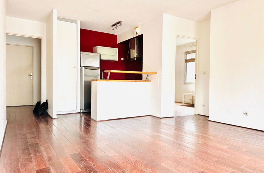 VIEUX LILLE: A DEUX PAS DE LA PLACE LOUISE DE BETTIGNIES, APPARTEMENT TYPE 2