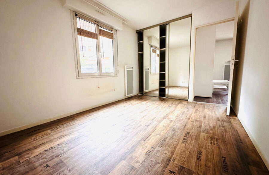 VIEUX LILLE: A DEUX PAS DE LA PLACE LOUISE DE BETTIGNIES, APPARTEMENT TYPE 2