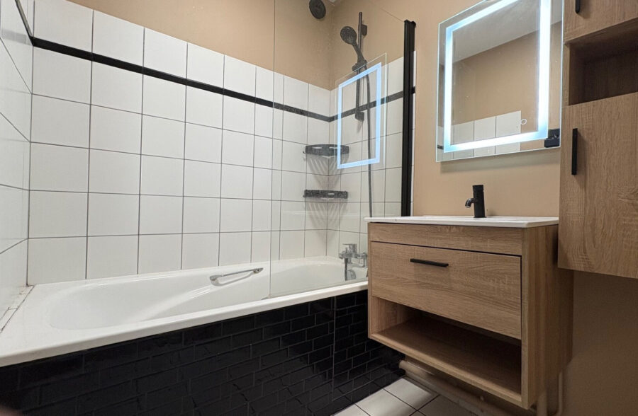 VIEUX LILLE : APPARTEMENT TYPE 2 LUMINEUX AVEC BALCON