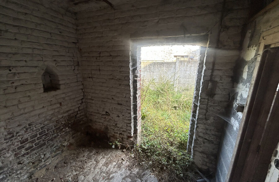 MAISON SEMI-INDIVIDUELLE A RENOVER