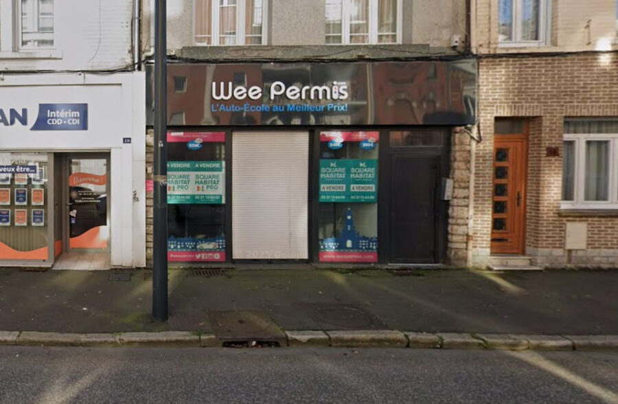 Lens centre local commercial