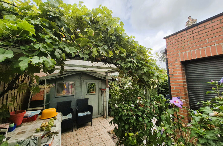 Maison des années  90, 3 chambres  , jardin , garage