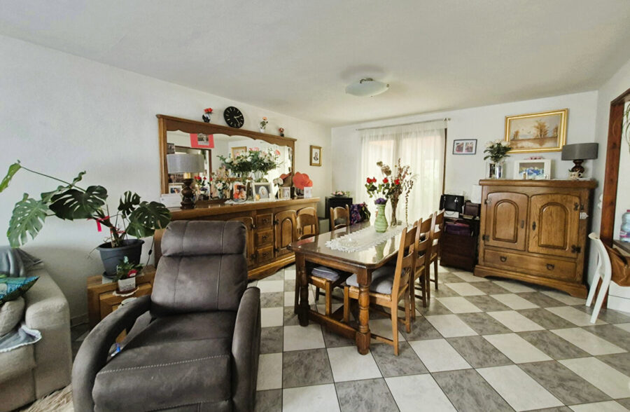 Maison des années  90, 3 chambres  , jardin , garage