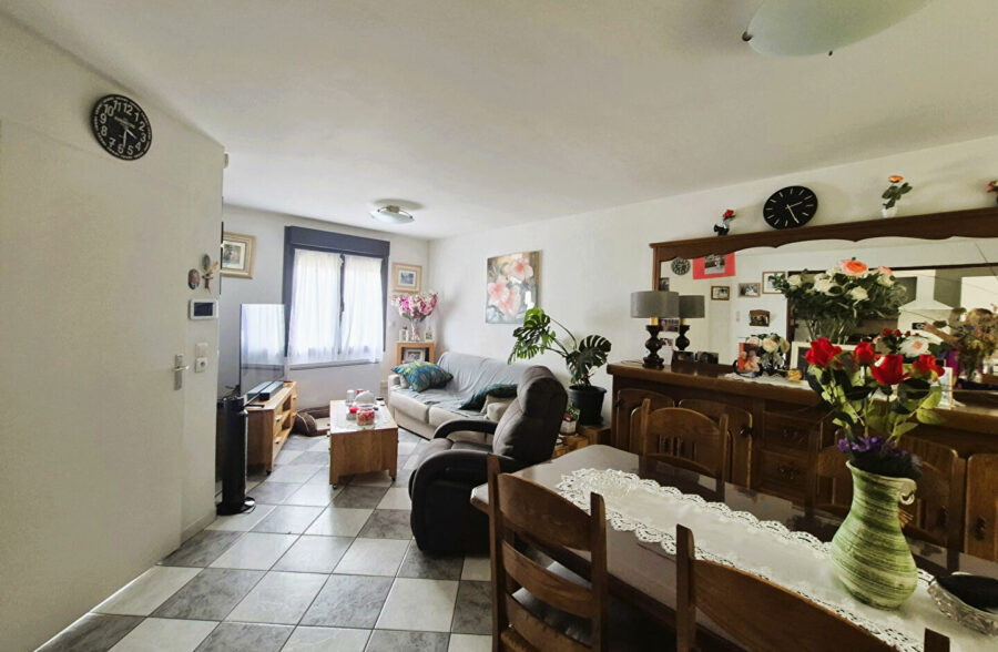 Maison des années  90, 3 chambres  , jardin , garage