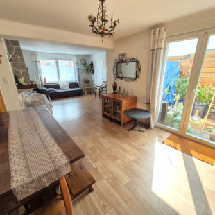 Maison Santes de SEMI PLAIN-PIED avec un extérieur