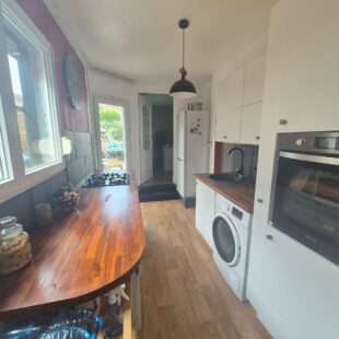 Maison Santes de SEMI PLAIN-PIED avec un extérieur