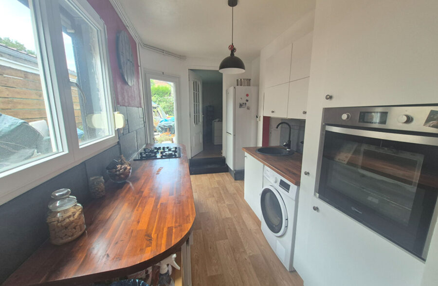Maison Santes de SEMI PLAIN-PIED avec un extérieur