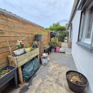 Maison Santes de SEMI PLAIN-PIED avec un extérieur
