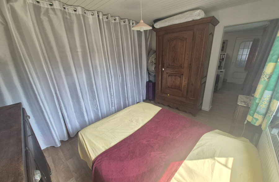 Maison Santes de SEMI PLAIN-PIED avec un extérieur