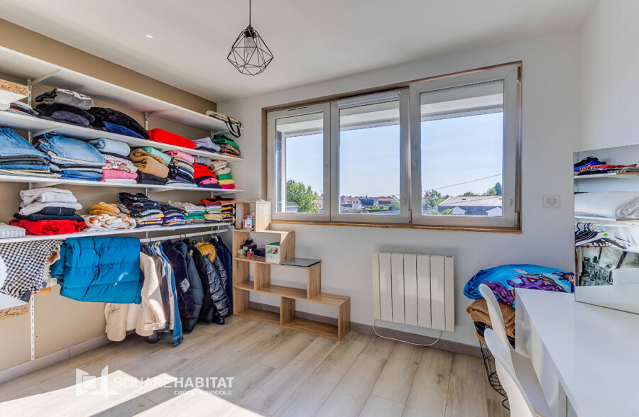 Maison familiale spacieuse dans un secteur prisé du Parc – Lotissement des années 70
