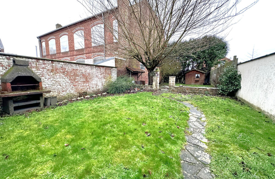 Maison de ville avec jardin – charme et confort