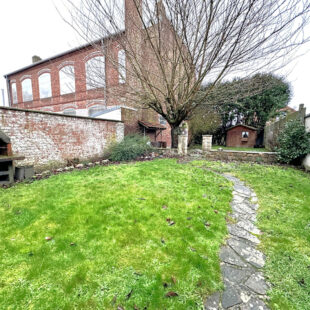 Maison de ville avec jardin – charme et confort
