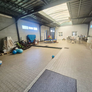 Maison indivuduelle hangar et  grand garage