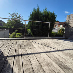 Grande maison familiale 4 grandes chambres, grand garage et grand jardin.