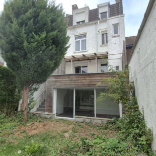 Grande maison familiale 4 grandes chambres, grand garage et grand jardin. Grande maison familiale 4 grandes chambres, grand garage et grand jardin.