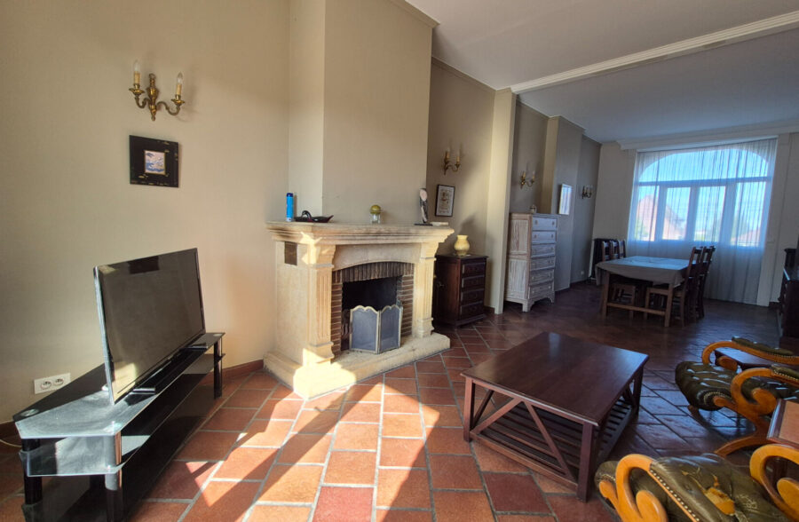 Grande maison familiale 4 grandes chambres, grand garage et grand jardin. Grande maison familiale 4 grandes chambres, grand garage et grand jardin.