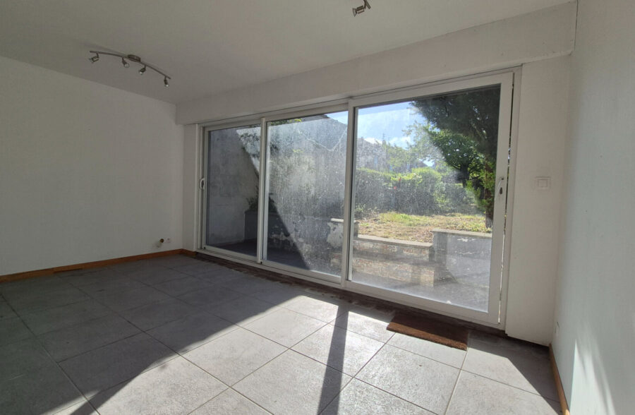 Grande maison familiale 4 grandes chambres, grand garage et grand jardin. Grande maison familiale 4 grandes chambres, grand garage et grand jardin.
