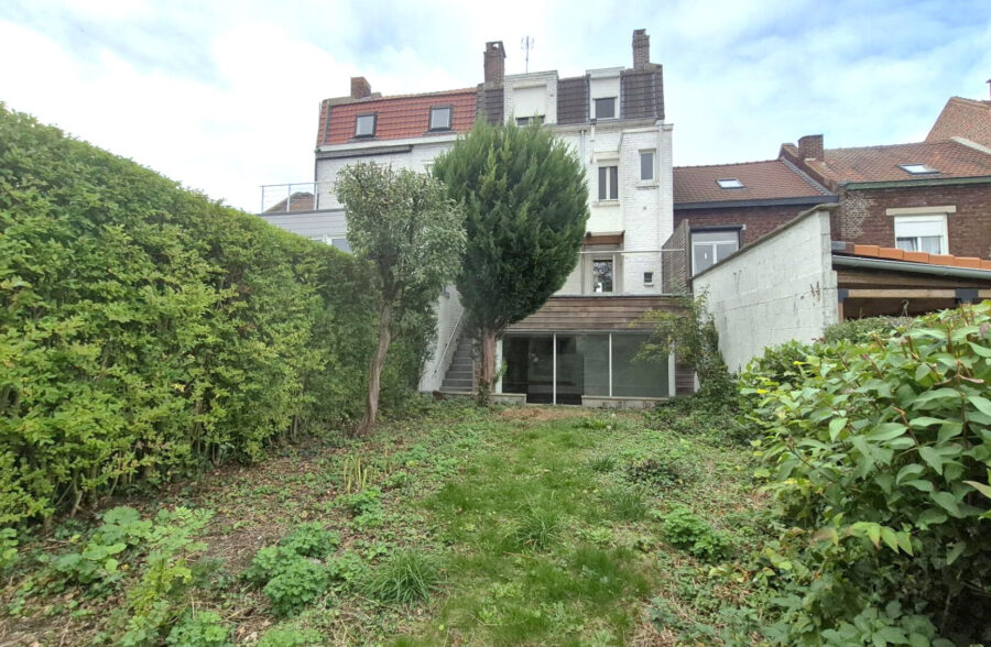 Grande maison familiale 4 grandes chambres, grand garage et grand jardin. Grande maison familiale 4 grandes chambres, grand garage et grand jardin.