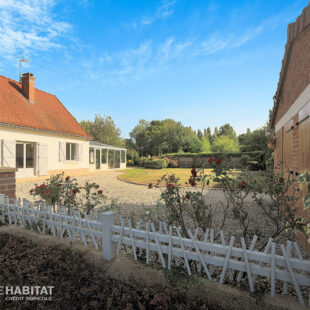 Maison Individuelle 2 chambres 1 bureau ou petite chambre 2 garages jardin