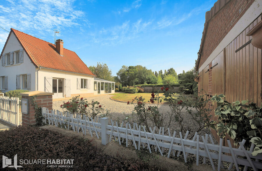 Maison Individuelle 2 chambres 1 bureau ou petite chambre 2 garages jardin
