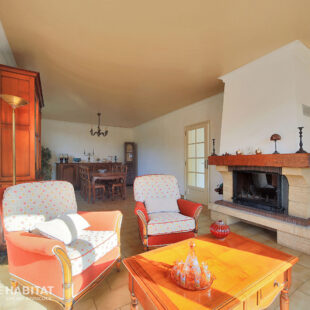 Maison Individuelle 2 chambres 1 bureau ou petite chambre 2 garages jardin