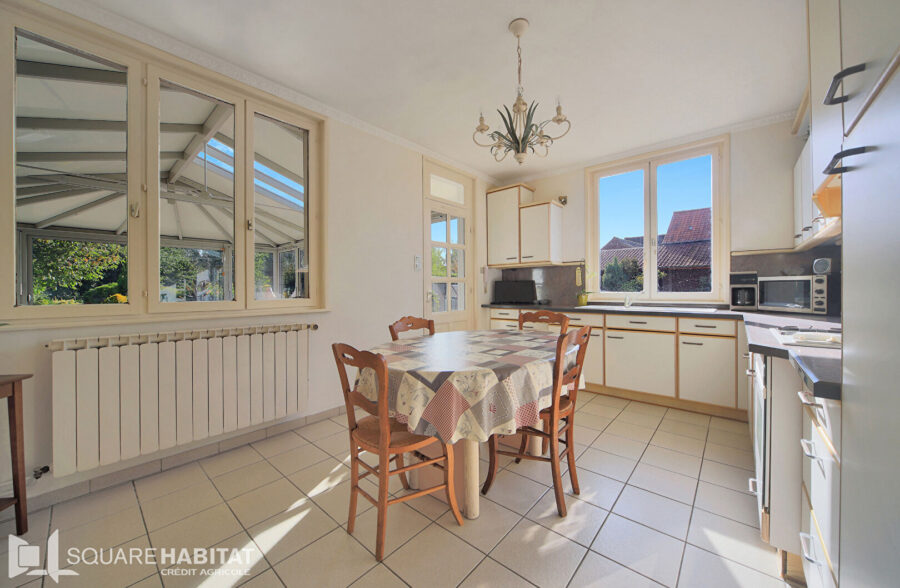 Maison Individuelle 2 chambres 1 bureau ou petite chambre 2 garages jardin