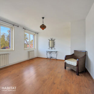 Maison Individuelle 2 chambres 1 bureau ou petite chambre 2 garages jardin