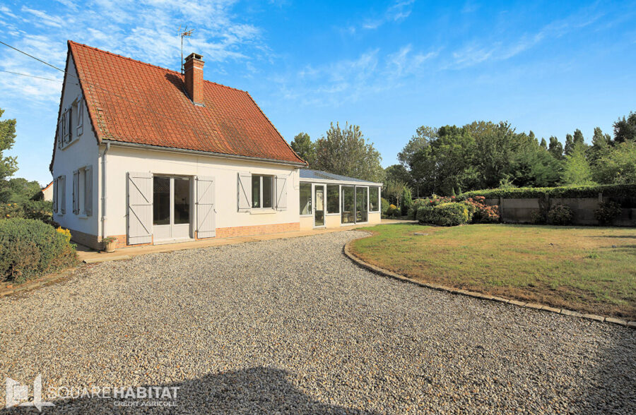 Maison Individuelle 2 chambres 1 bureau ou petite chambre 2 garages jardin