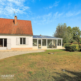 Maison Individuelle 2 chambres 1 bureau ou petite chambre 2 garages jardin