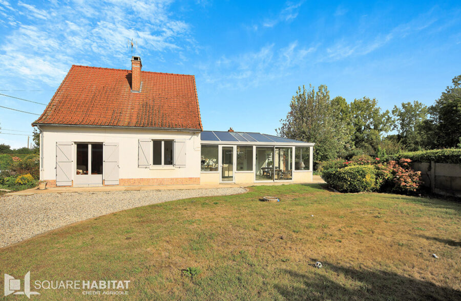 Maison Individuelle 2 chambres 1 bureau ou petite chambre 2 garages jardin