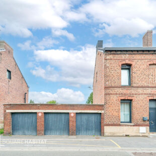 MAISON SEMI INDIVIDUELLE AVEC 3 GARAGES