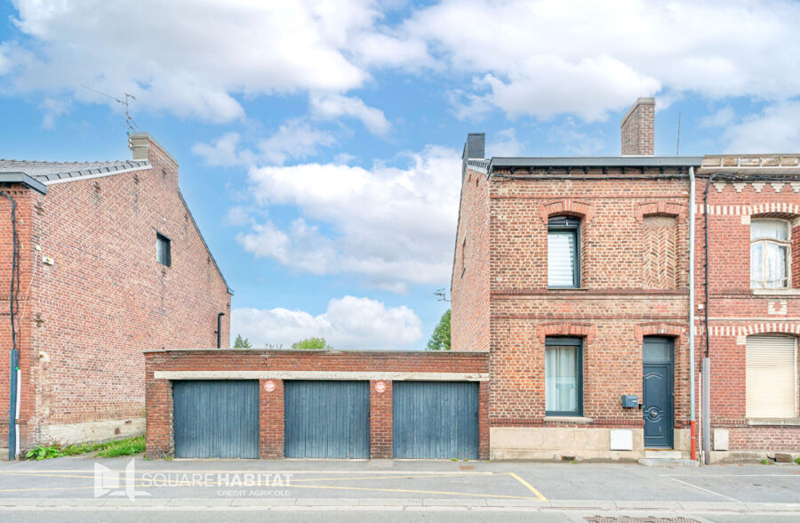 MAISON SEMI INDIVIDUELLE AVEC 3 GARAGES
