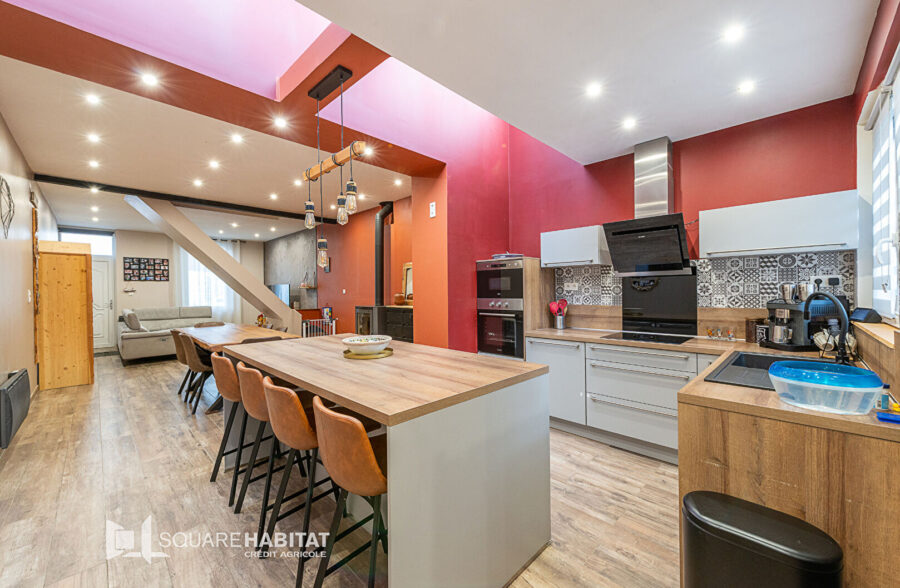 MAISON SEMI INDIVIDUELLE AVEC 3 GARAGES