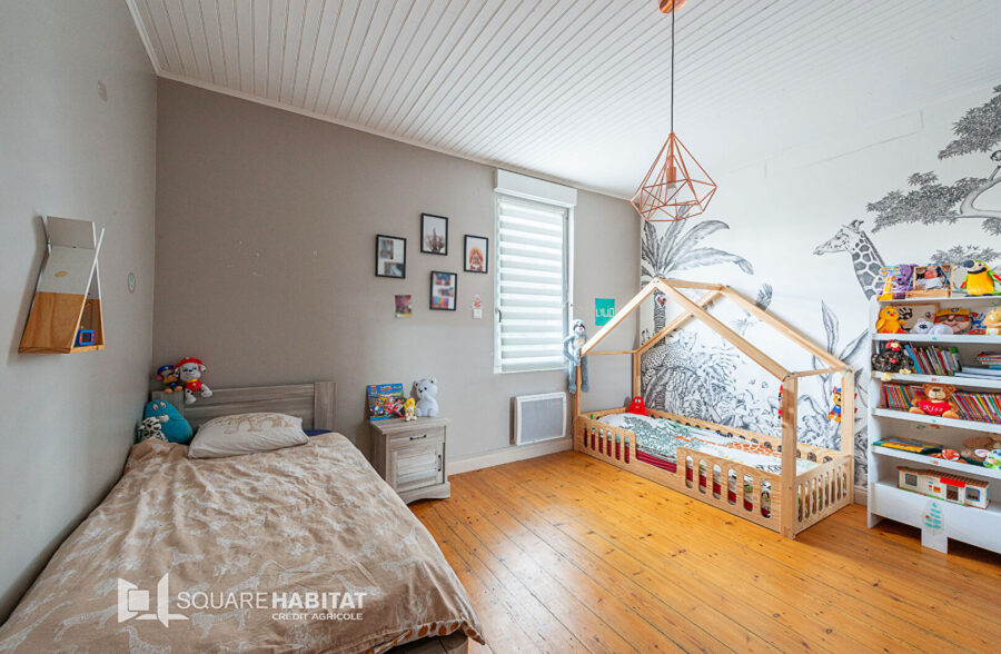 MAISON SEMI INDIVIDUELLE AVEC 3 GARAGES