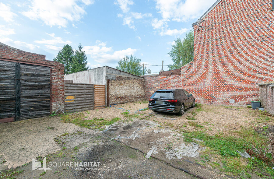 MAISON SEMI INDIVIDUELLE AVEC 3 GARAGES