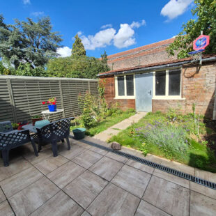 Maison avec jardin garage et 2 très grandes chambres