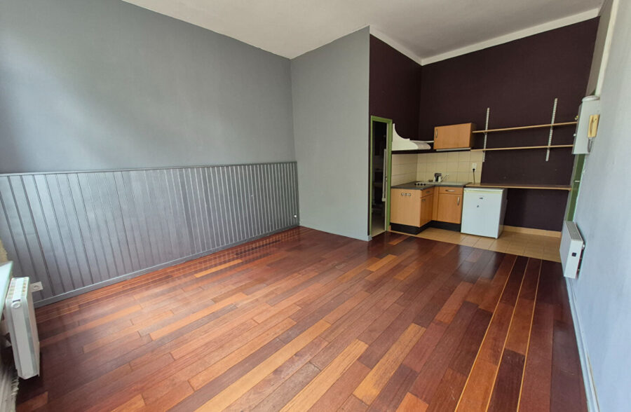 LILLE VAUBAN – NATIONALE : Studio possibilité achat parking en supplément  Sous compromis 