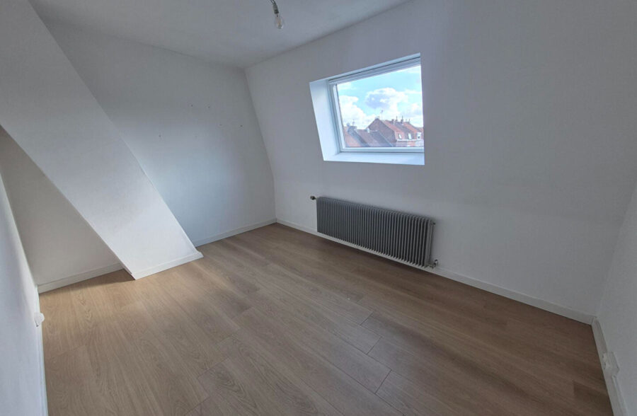 Croix, maison 92 m², 4 chambres + cour
